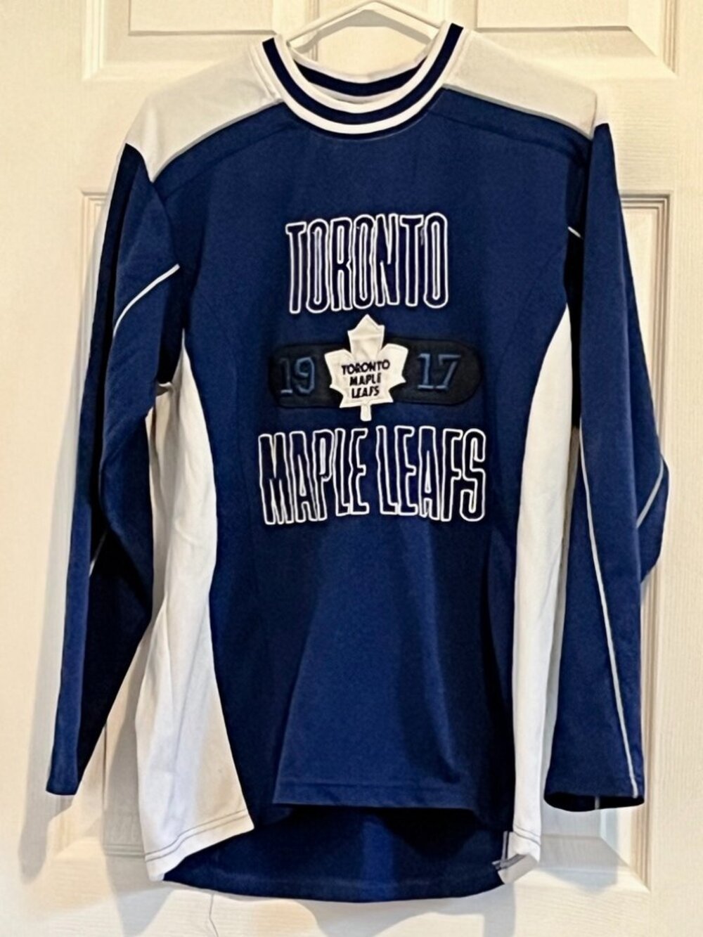 Toronto Maple Leafs jersey size small womens